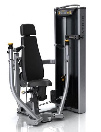 Matrix Versa S13 Converging Chest Press3